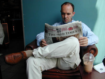 Op de Heerenclub nam hij rustig de beurskoersen door.