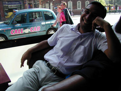 Terwijl het straatbeeld hem niet meer kon boeien.