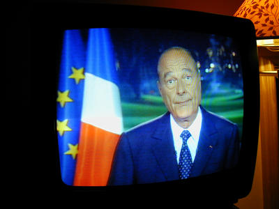 Jacques Chirac spreekt het volk toe ter gelegenheid van het jaar deux mille - trois.