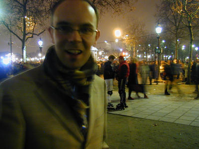 Champagne op de Champs Elysees. Wacht eens even; Champs.. champagne?