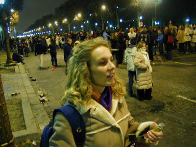 Een kilometer later lijkt de Arc de Triomphe nog net zo ver. De fles is al half leeg.