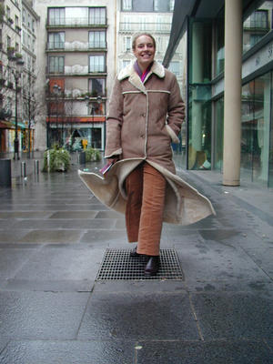 Marianne in d'r nieuwe jas.